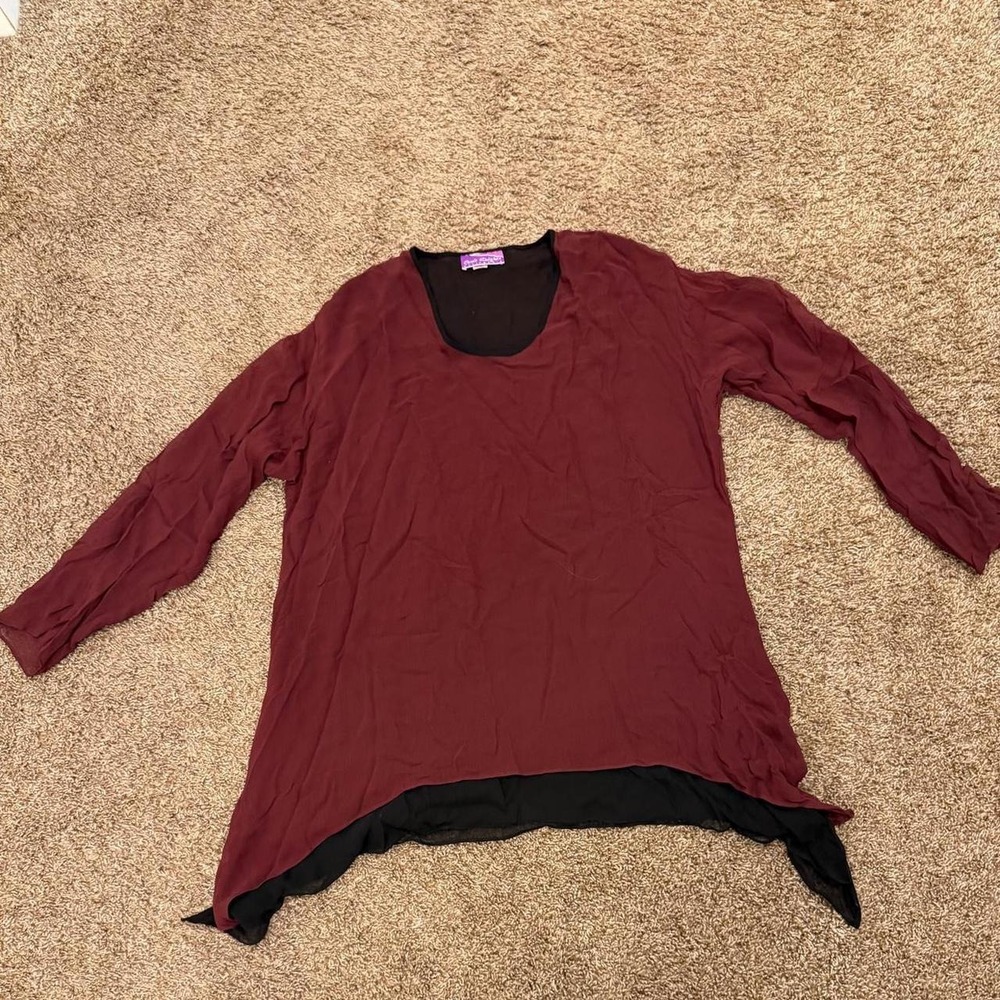 Carole Dolighan 100% silk burgundy and black asymmetrical hem top